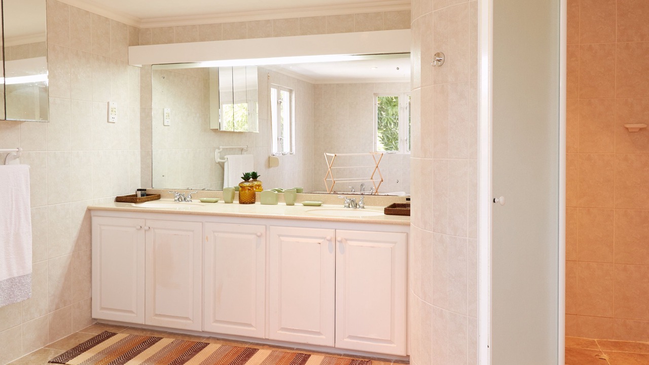 Photo of Bathroom in Porters