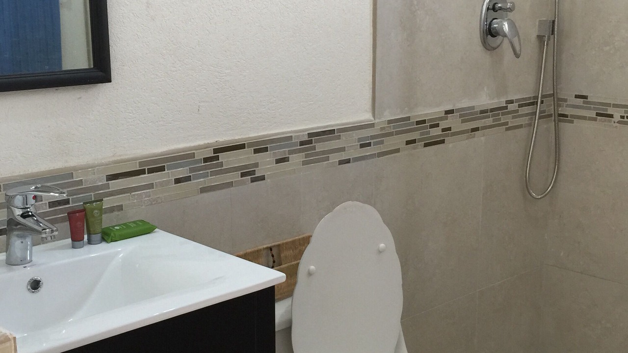 Photo of Bathroom in Apple Hall