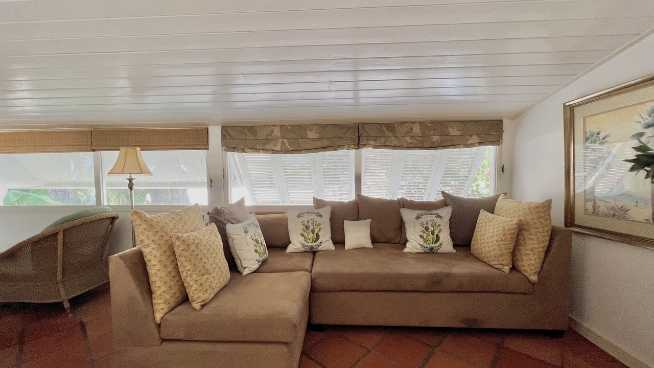 Photo of Livingroom in Gibbs Bay