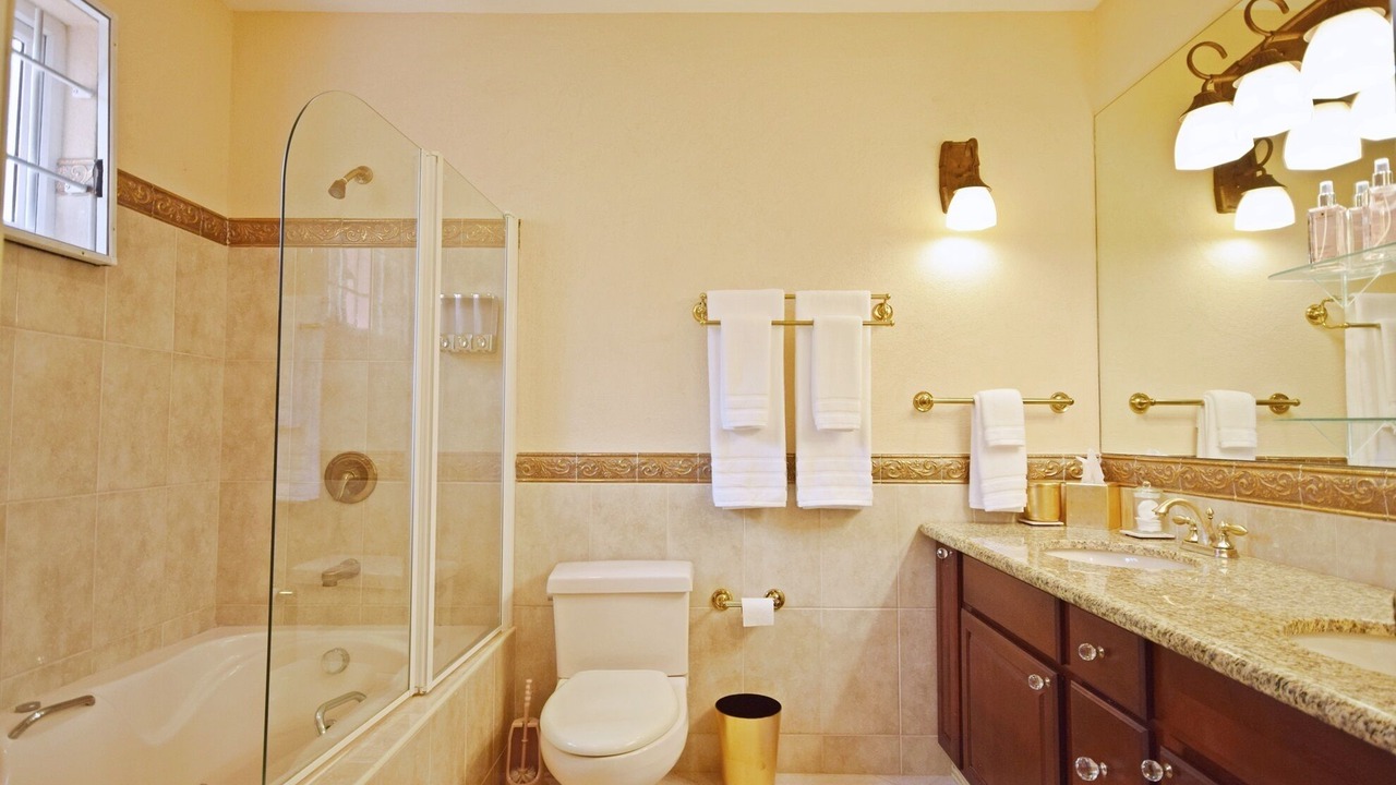 Photo of Bathroom in Marine Gardens