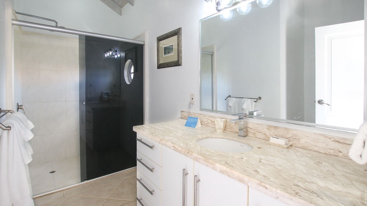 Photo of Bathroom in Porters