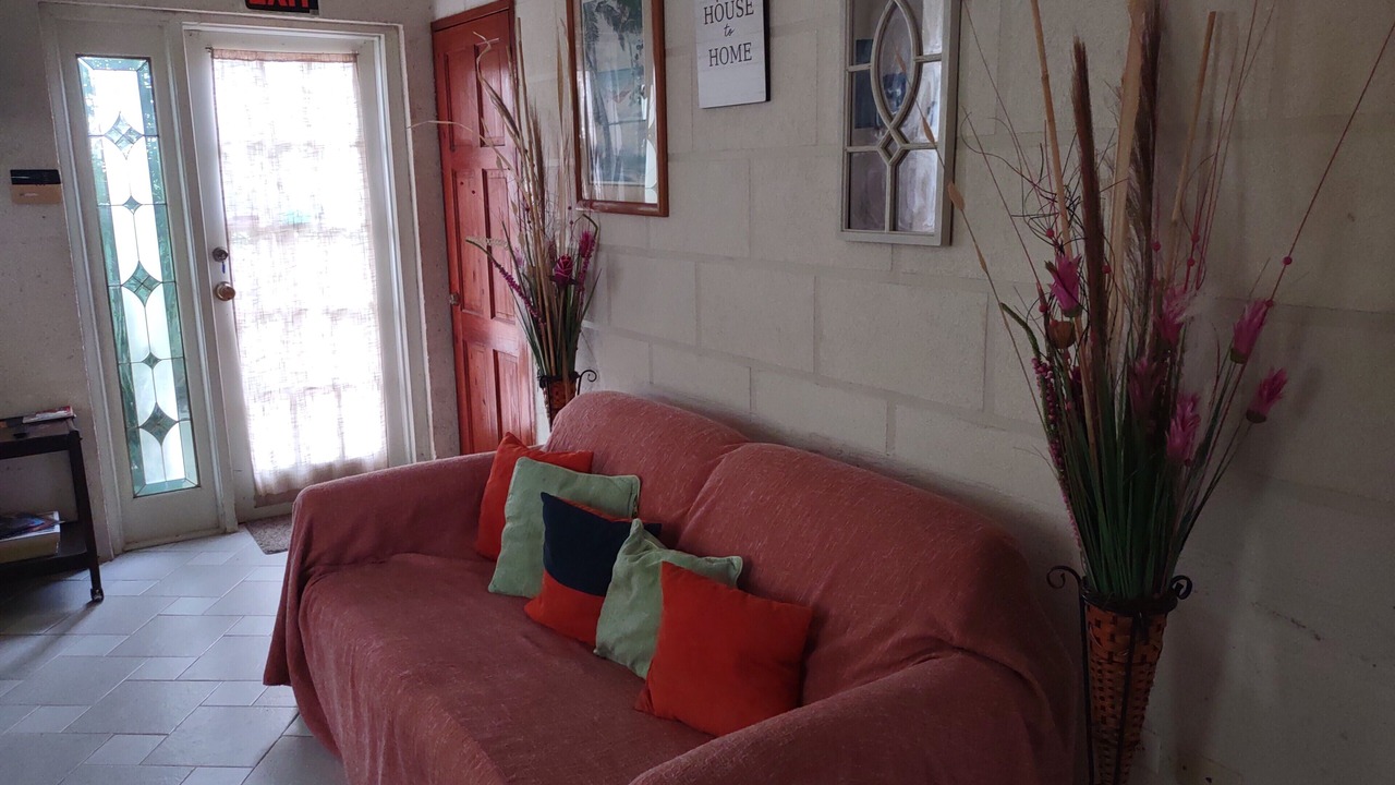 Photo of Livingroom in Thombury Hill
