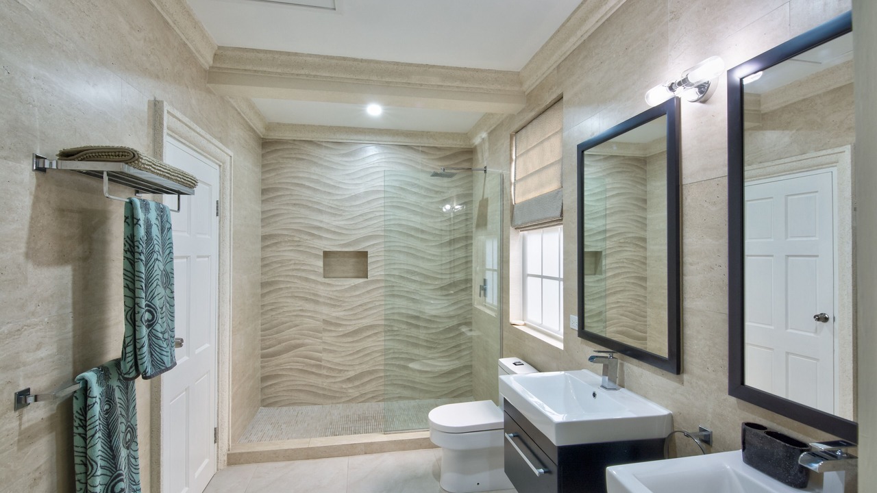 Photo of Bathroom in Porters