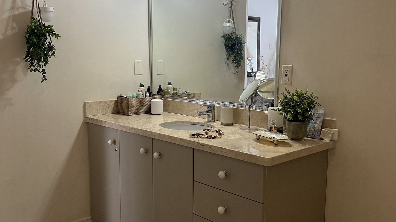 Photo of Bathroom in Porters