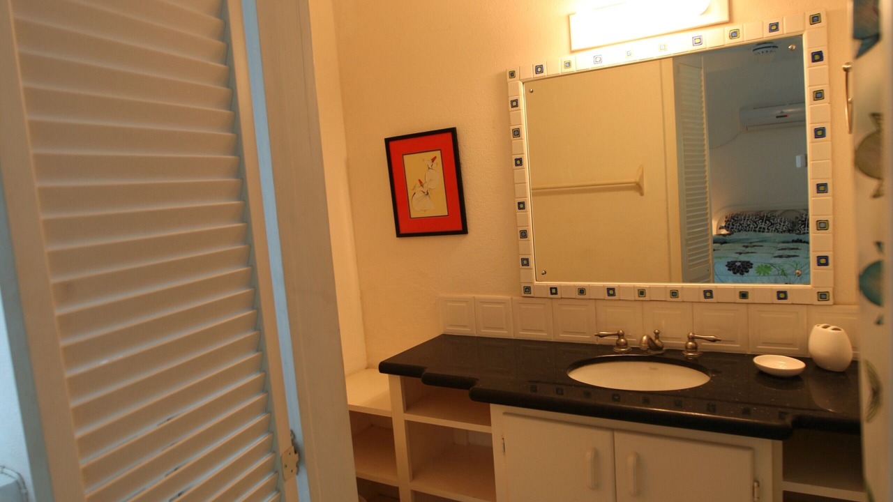 Photo of Bathroom in Marine Gardens
