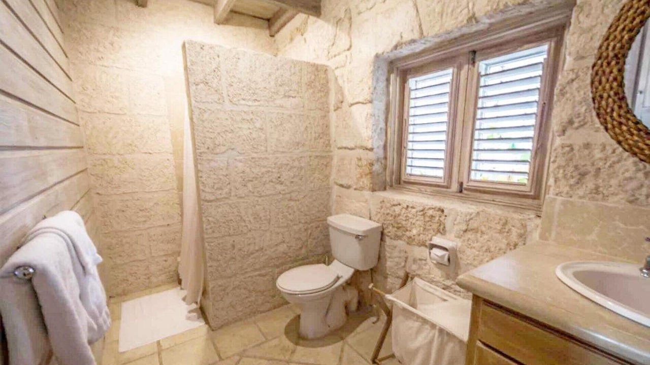 Photo of Bathroom in Porters