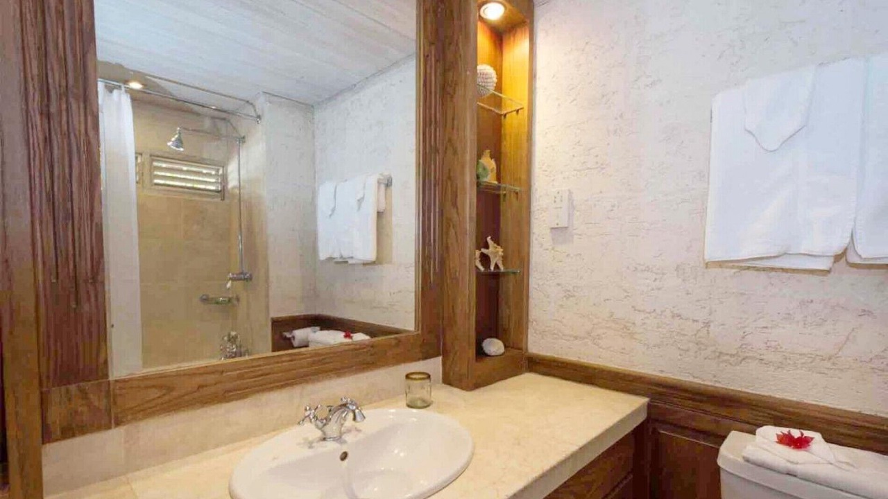 Photo of Bathroom in Porters