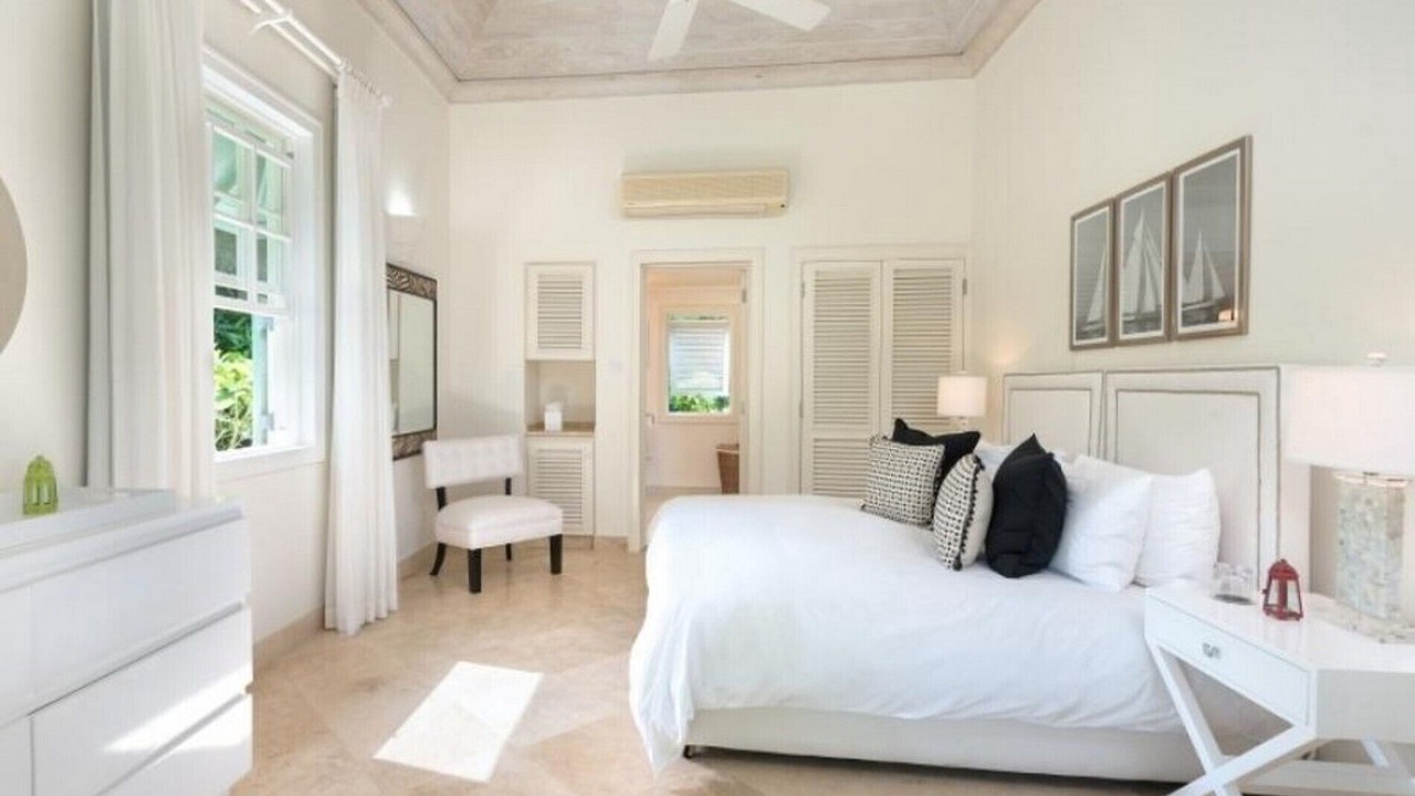 Photo of Bedroom in Holetown