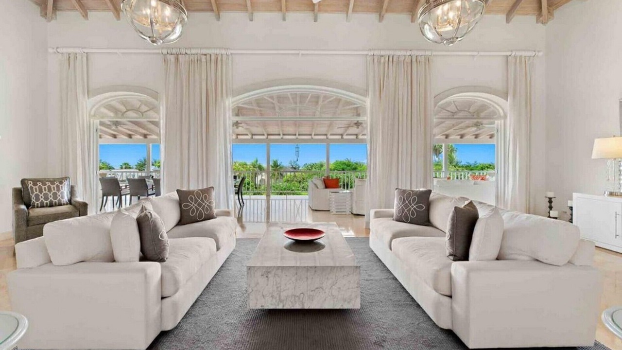 Photo of Livingroom in Holetown