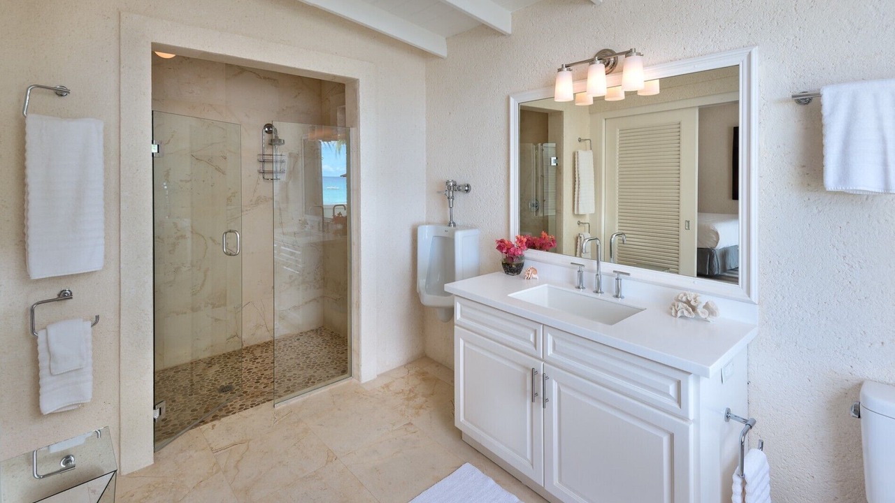 Photo of Bathroom in Clinketts