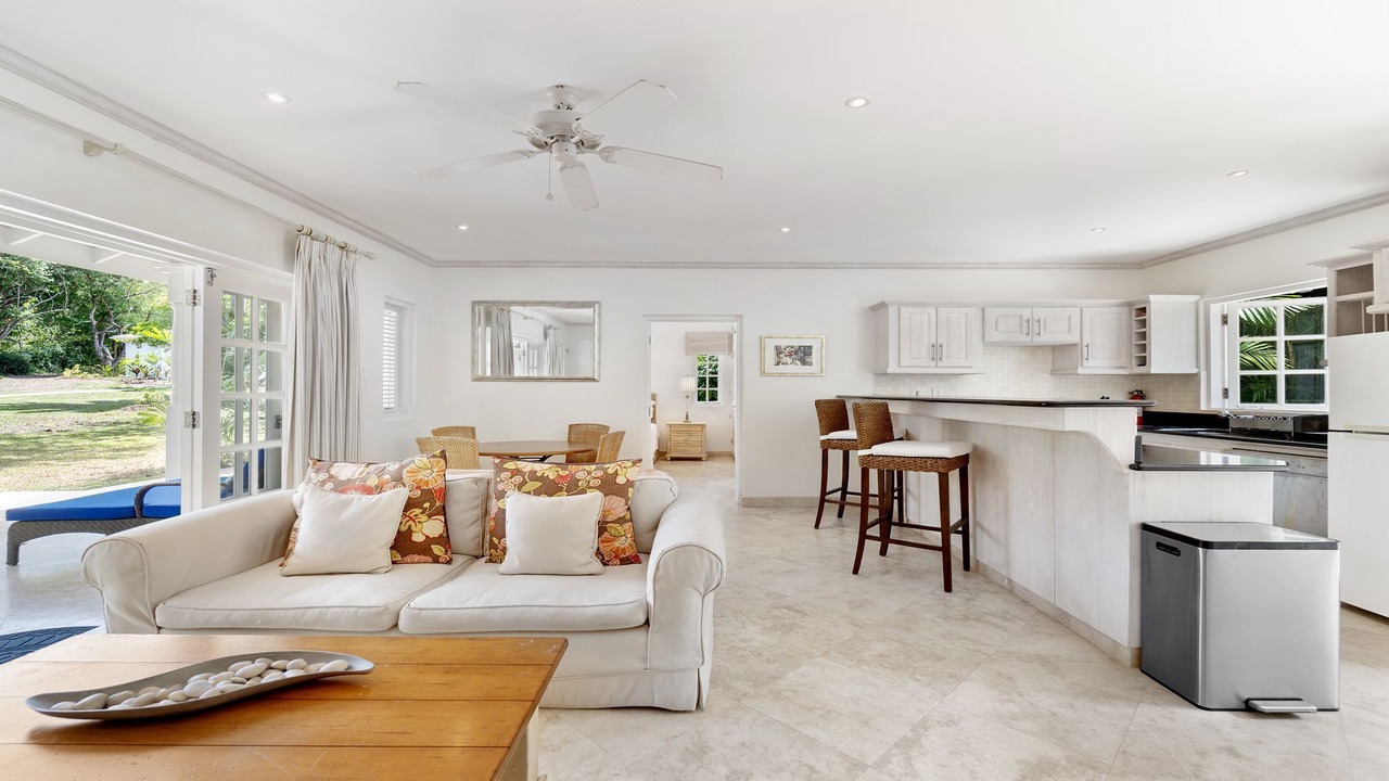 Photo of Livingroom in Paynes Bay