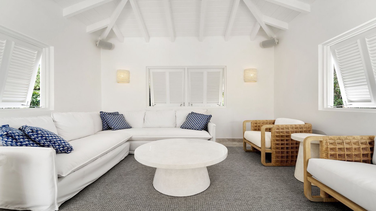 Photo of Livingroom in Paynes Bay