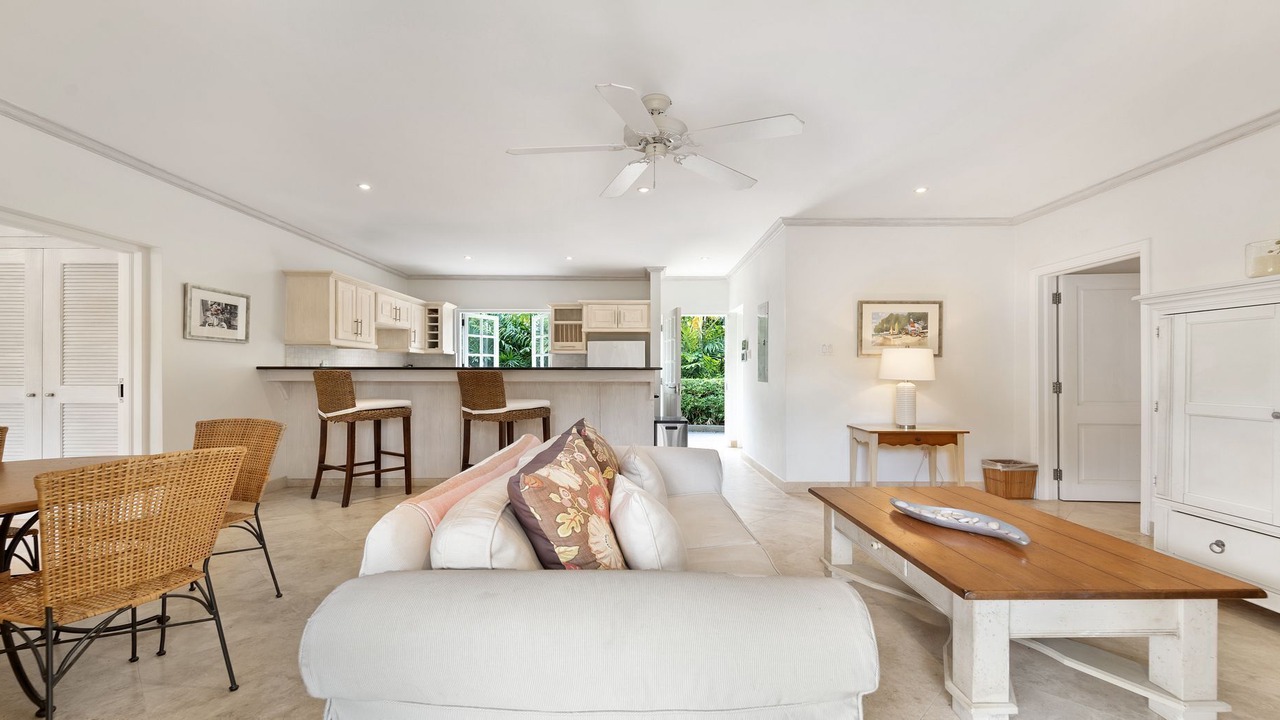 Photo of Livingroom in Paynes Bay