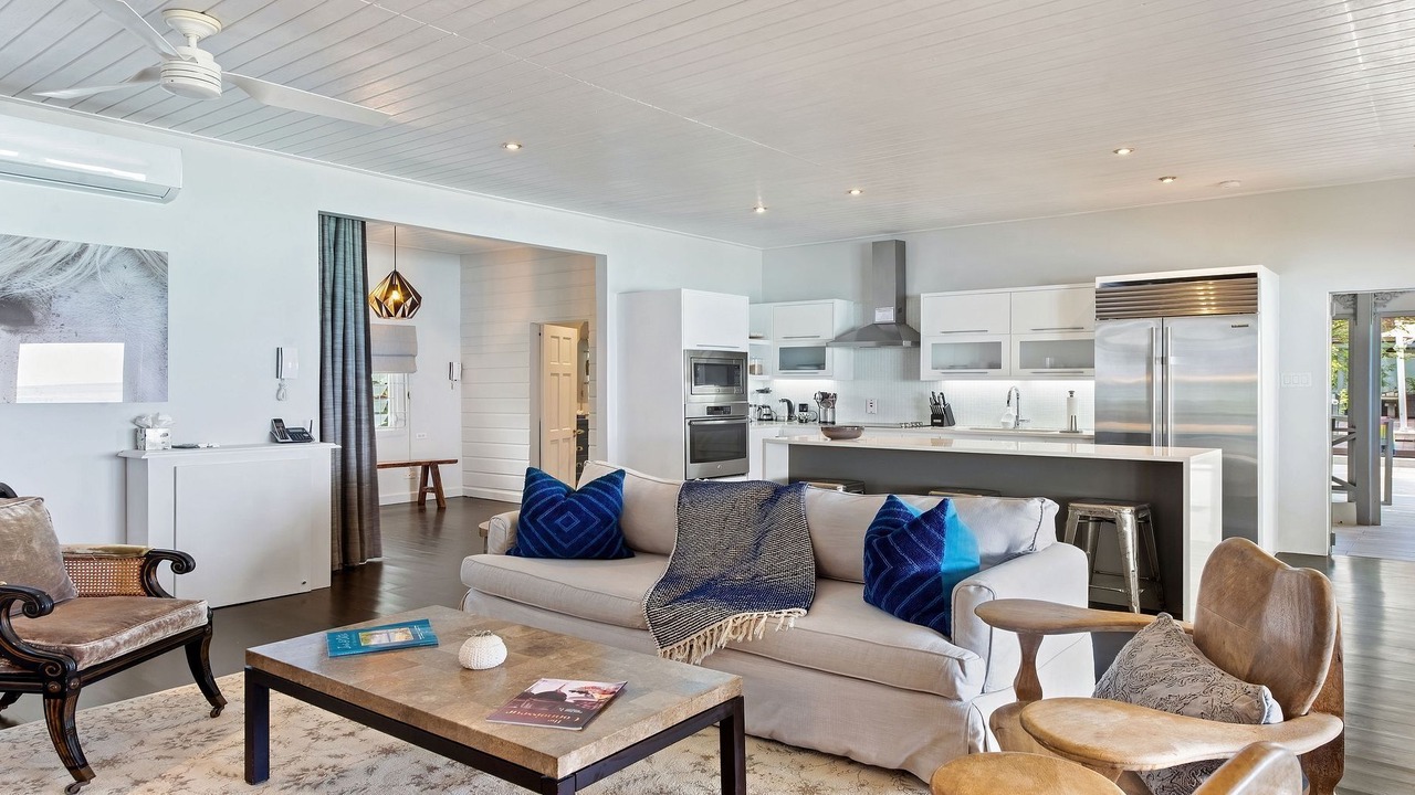 Photo of Livingroom in Gibbs Bay