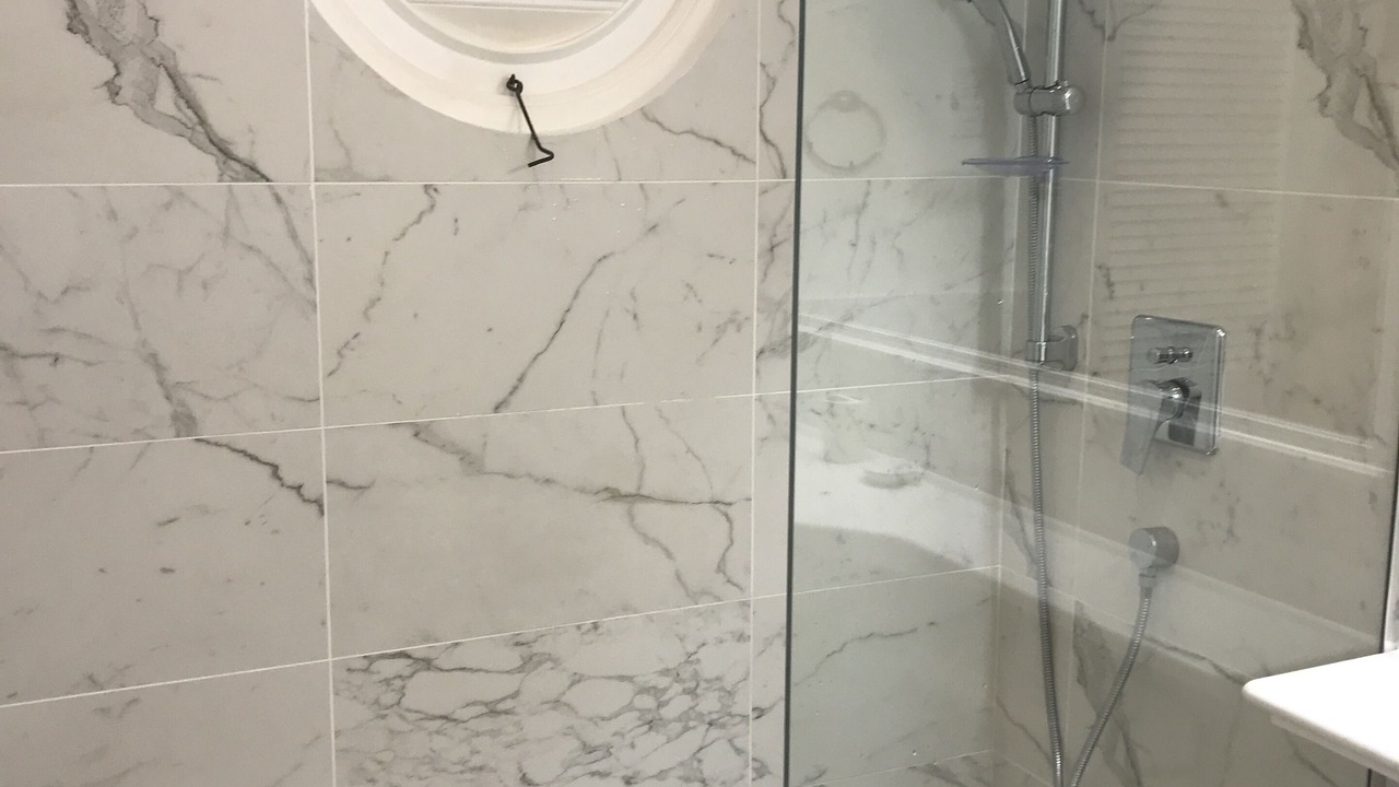 Photo of Bathroom in Porters