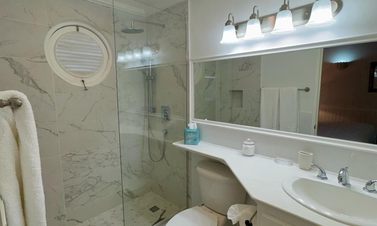Photo of Bathroom in Porters