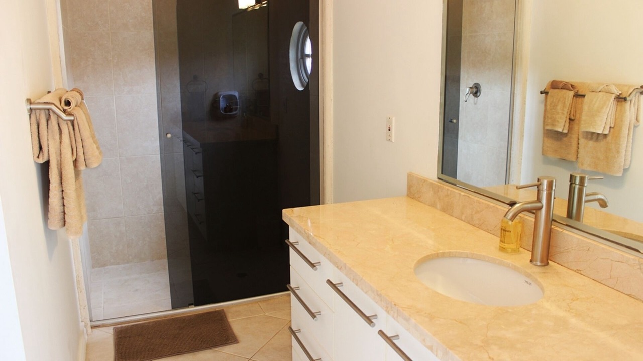 Photo of Bathroom in Porters