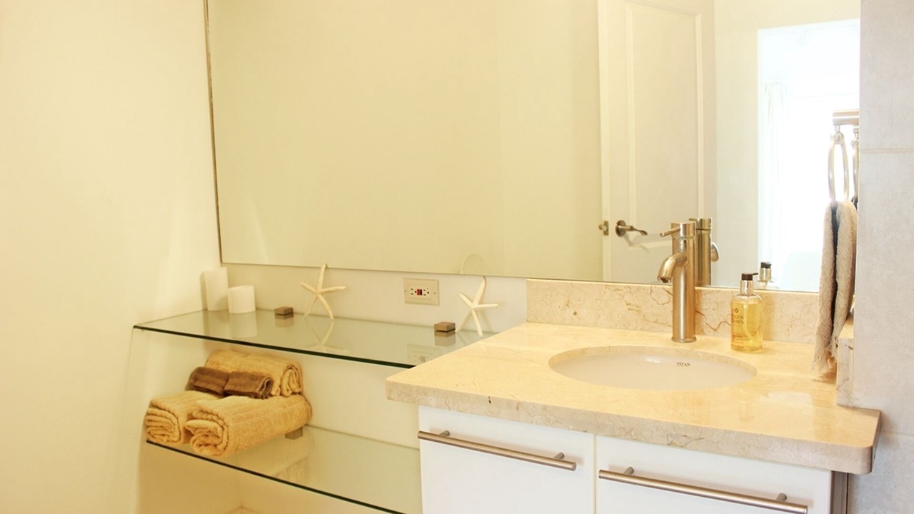 Photo of Bathroom in Porters