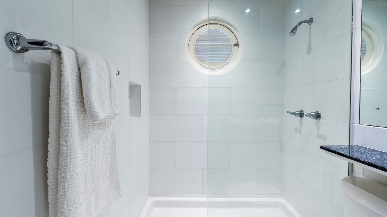 Photo of Bathroom in Porters