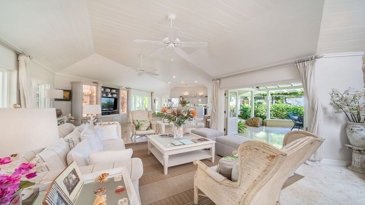 Photo of Livingroom in Paynes Bay