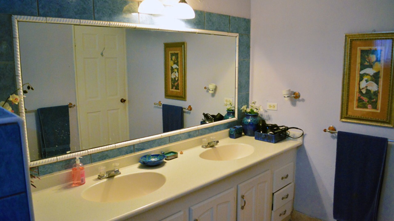 Photo of Bathroom in Halcyon Heights