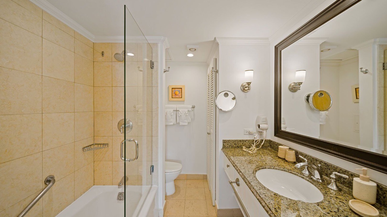 Photo of Bathroom in Porters