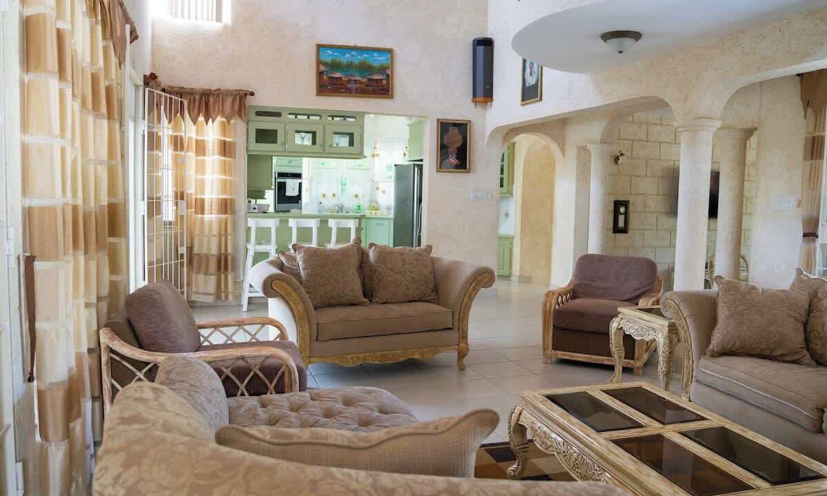 Photo of Livingroom in Paynes Bay