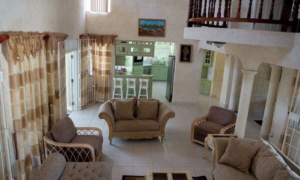 Photo of Livingroom in Paynes Bay