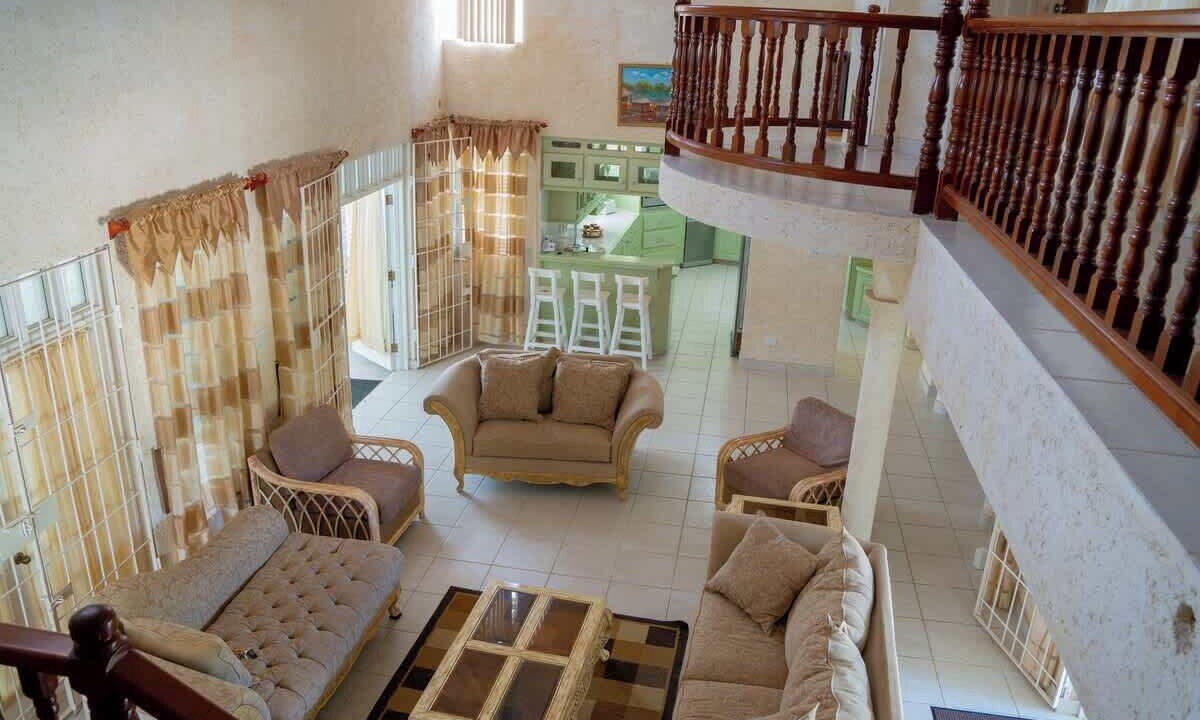 Photo of Livingroom in Paynes Bay