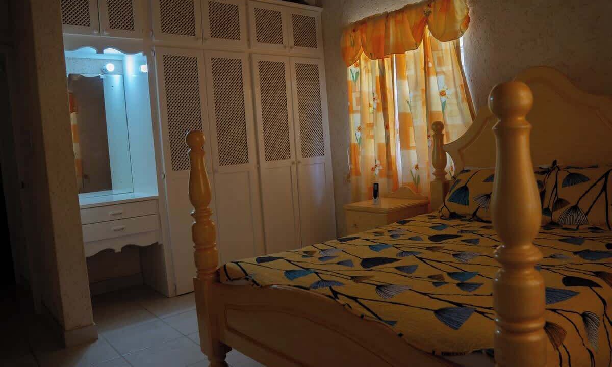 Photo of Bedroom in Paynes Bay