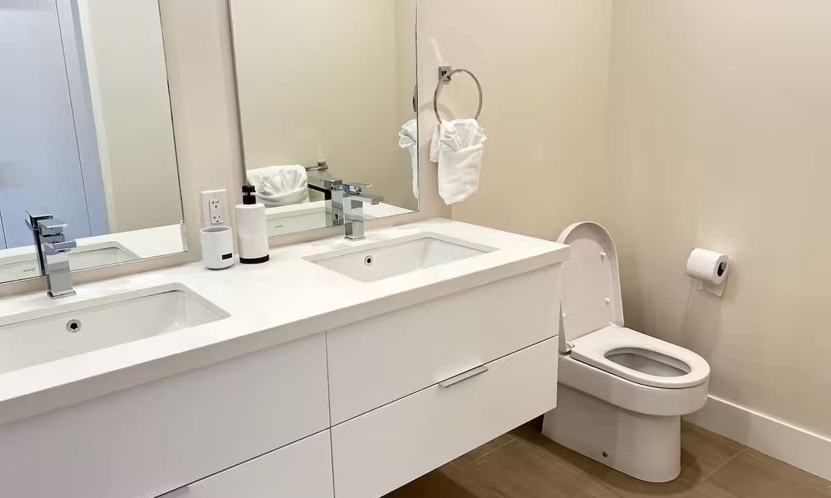 Photo of Bathroom in Little Battaleys