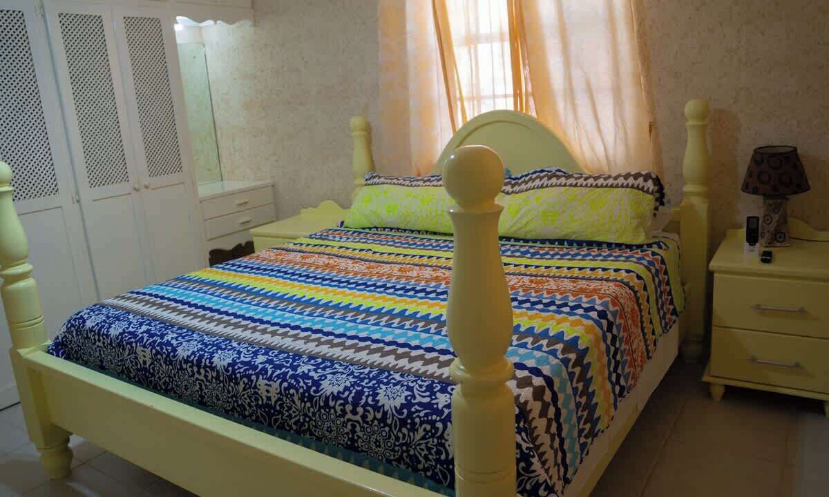 Photo of Bedroom in Paynes Bay