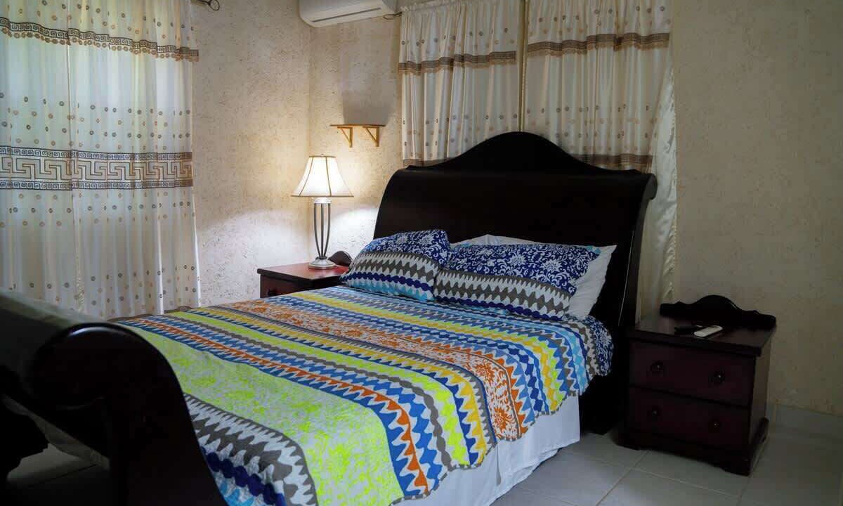 Photo of Bedroom in Paynes Bay