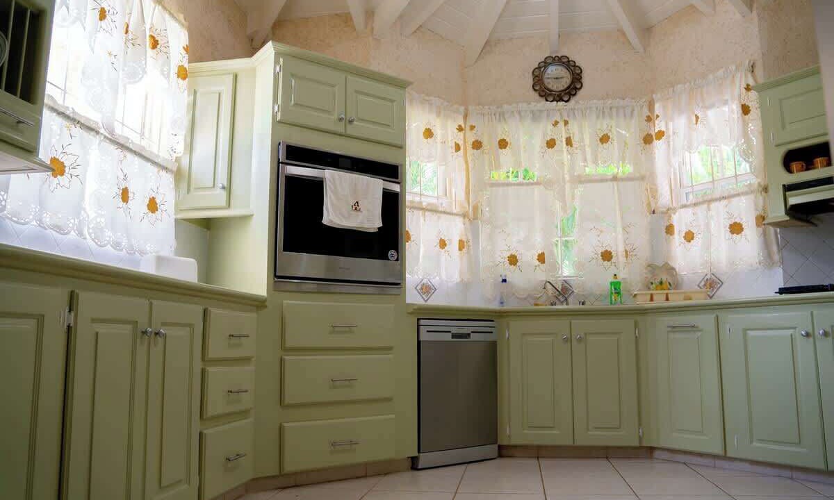 Photo of Kitchen in Paynes Bay