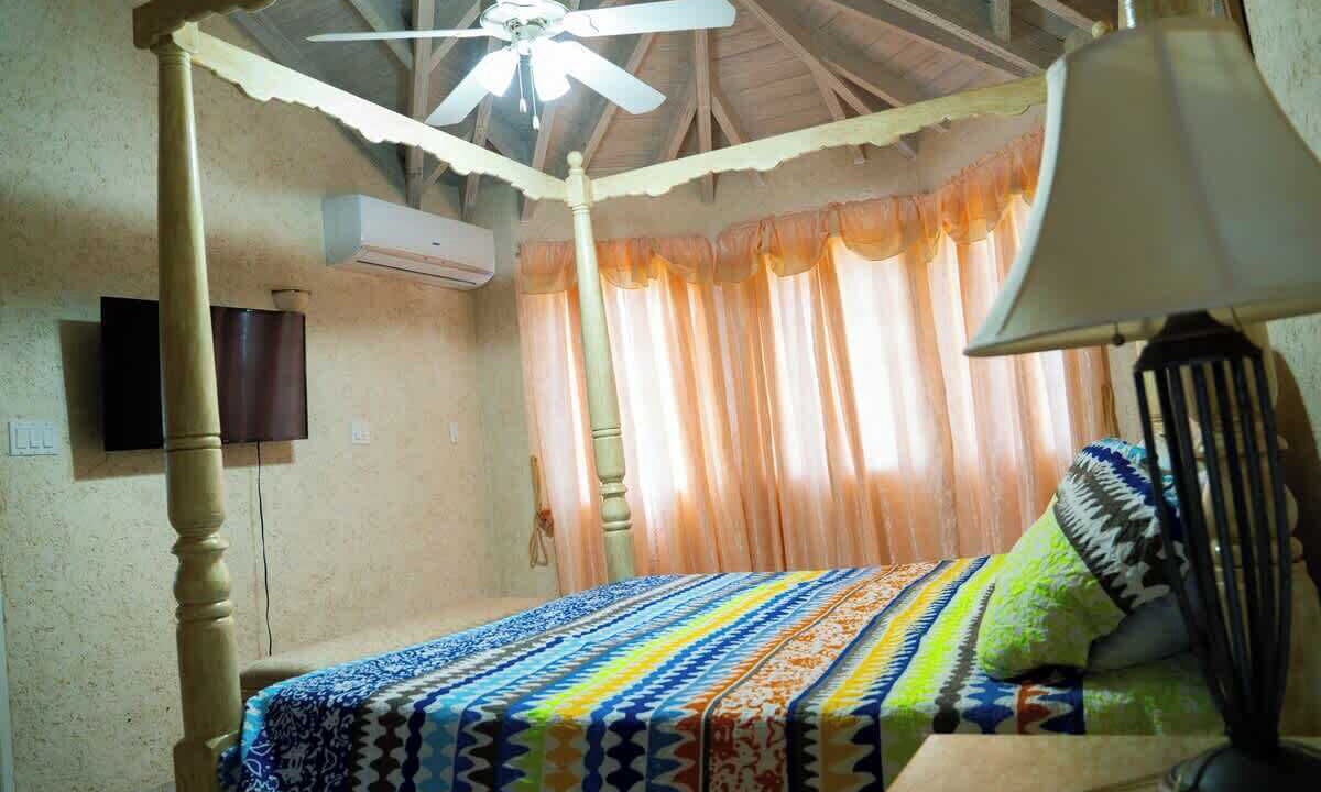Photo of Bedroom in Paynes Bay