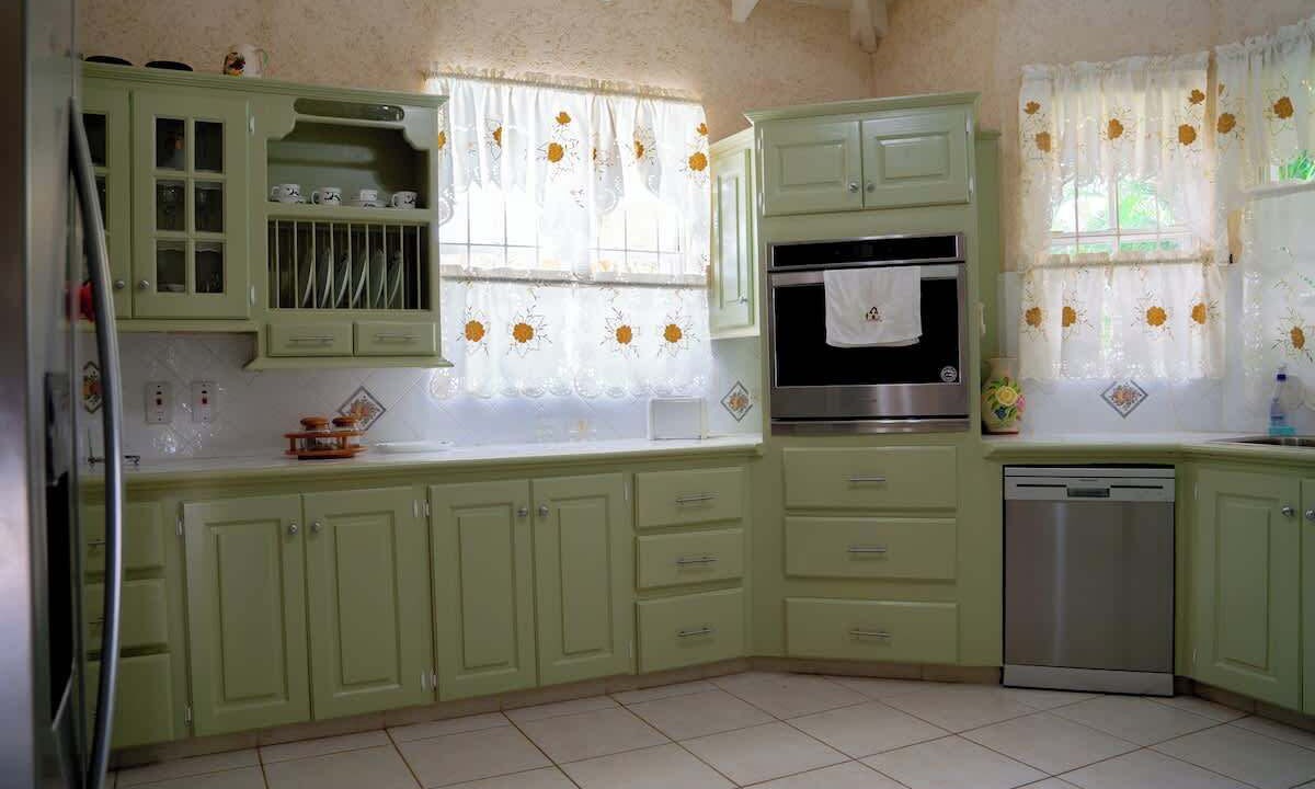 Photo of Kitchen in Paynes Bay