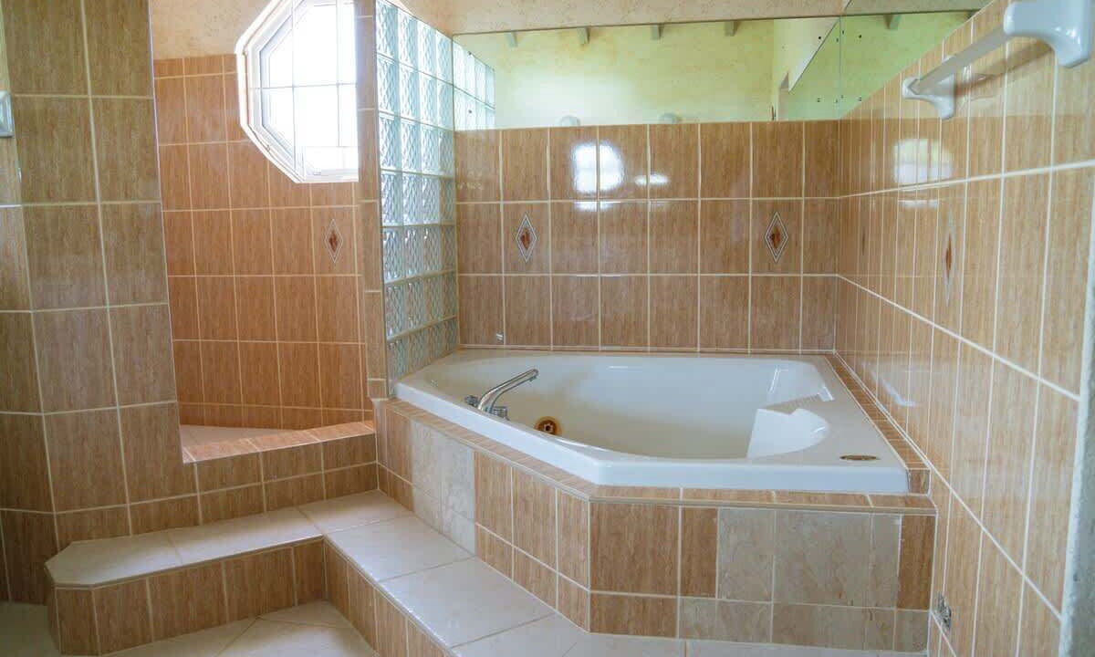 Photo of Bathroom in Paynes Bay