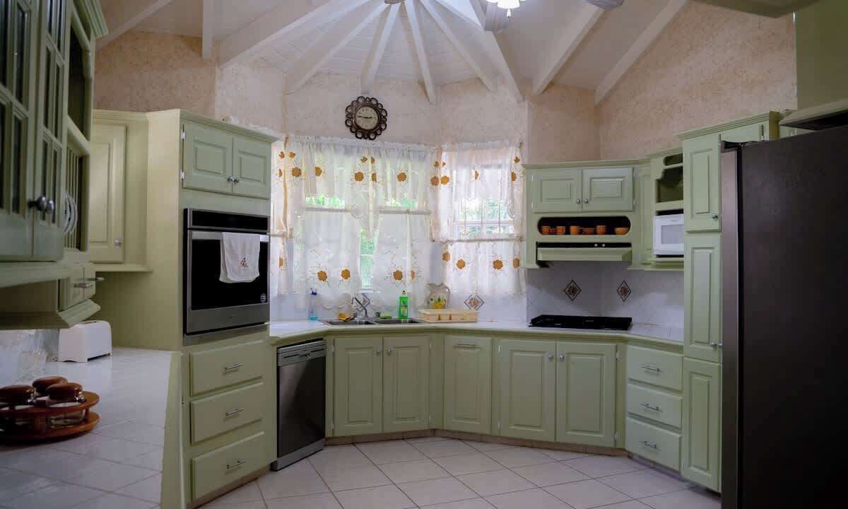 Photo of Kitchen in Paynes Bay