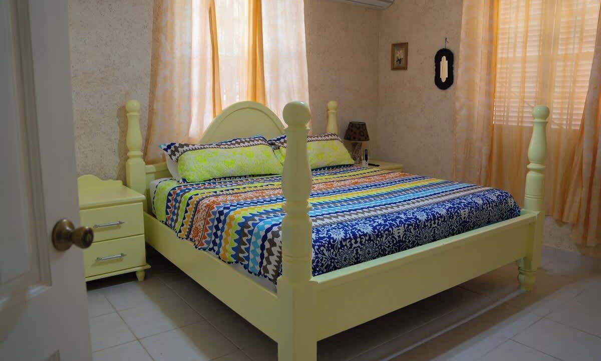 Photo of Bedroom in Paynes Bay