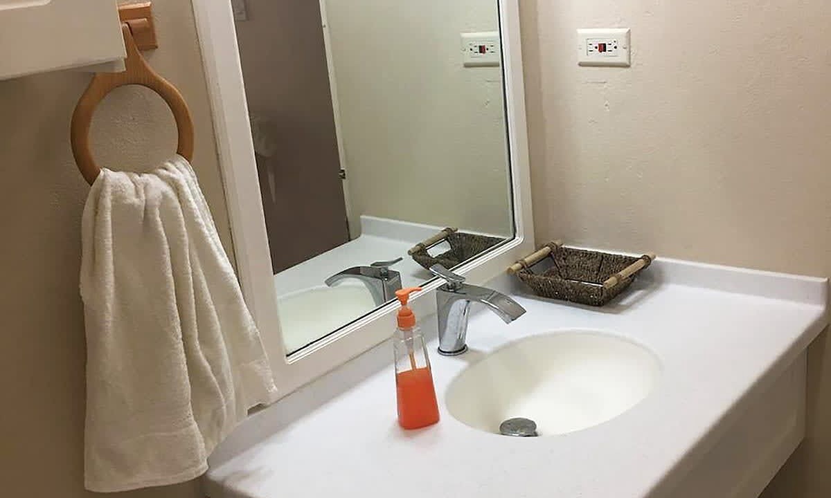 Photo of Bathroom in Apple Hall