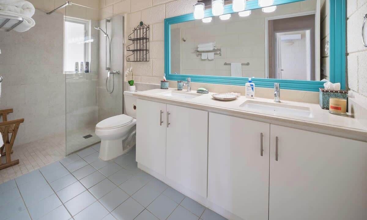 Photo of Bathroom in Long Bay