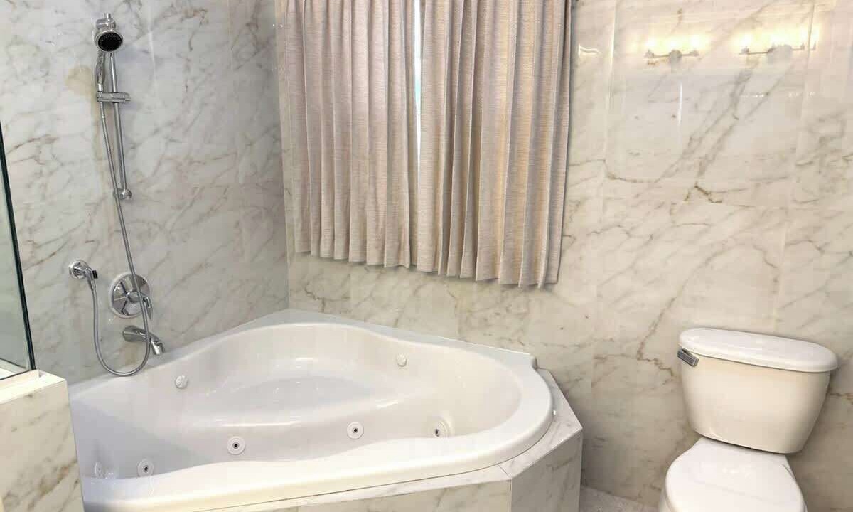 Photo of Bathroom in Silver Sands