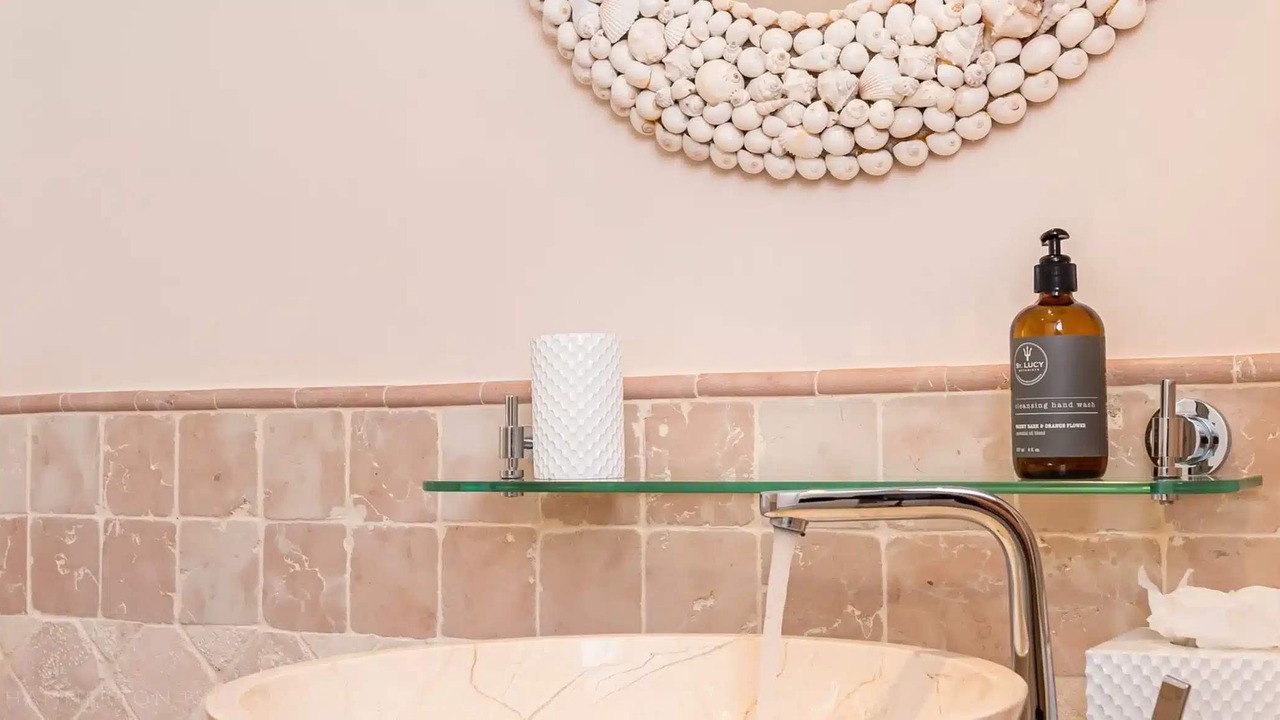 Photo of Bathroom in Schooner Bay