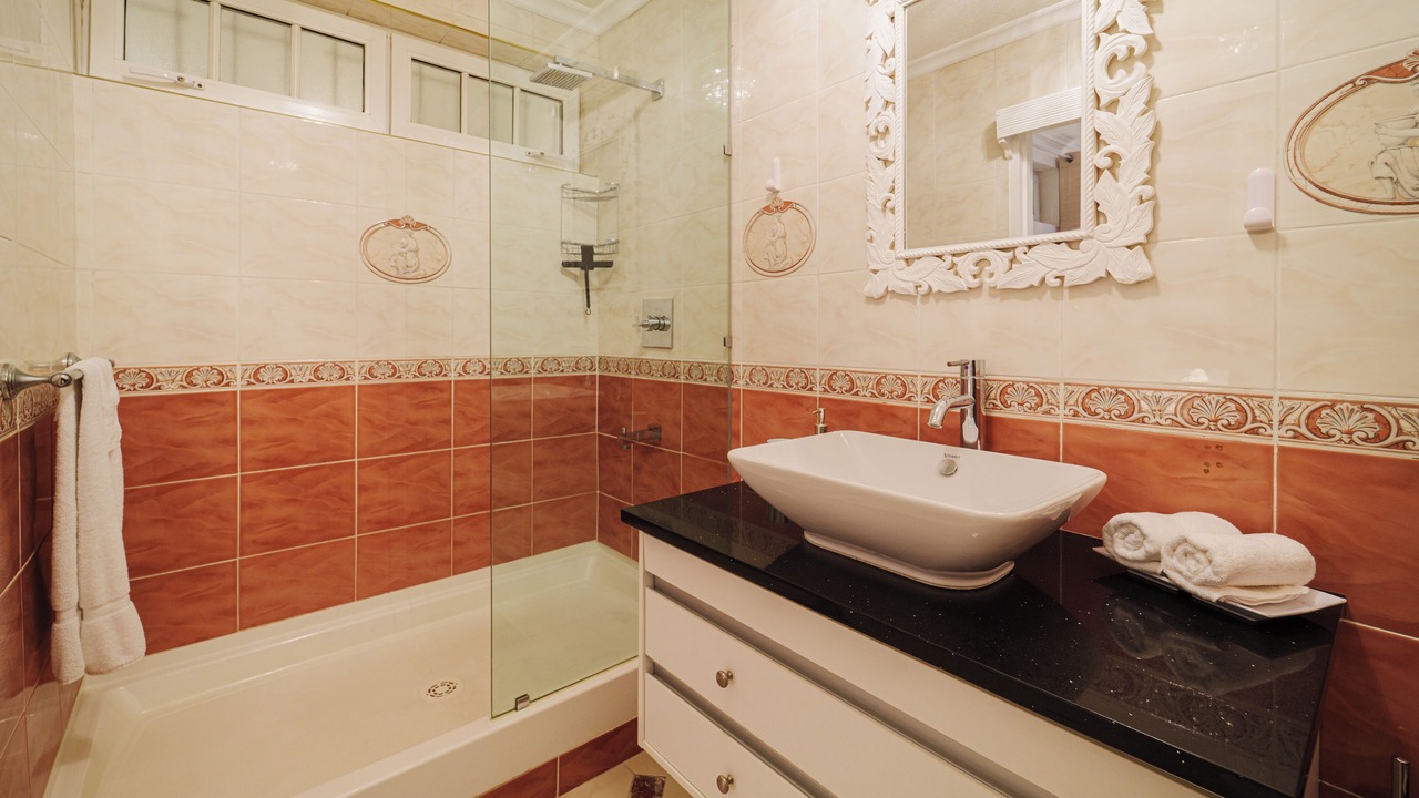 Photo of Bathroom in Halcyon Heights