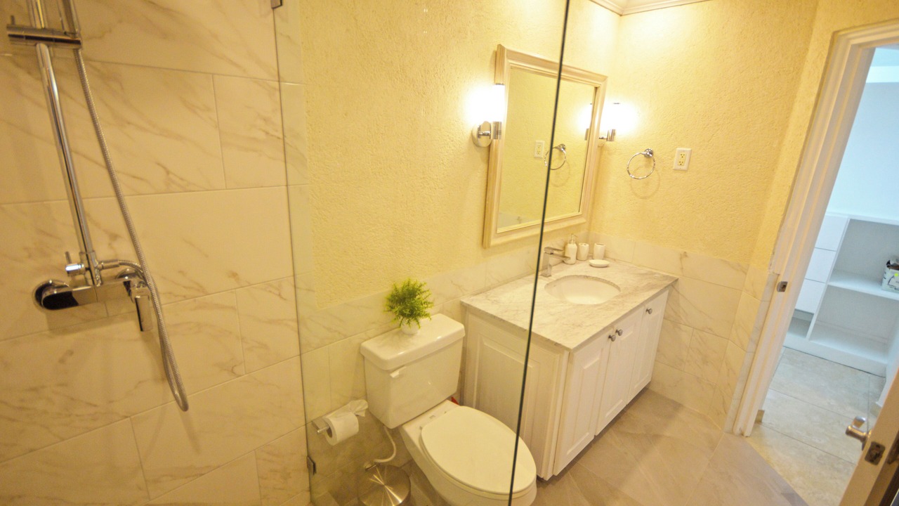 Photo of Bathroom in Porters
