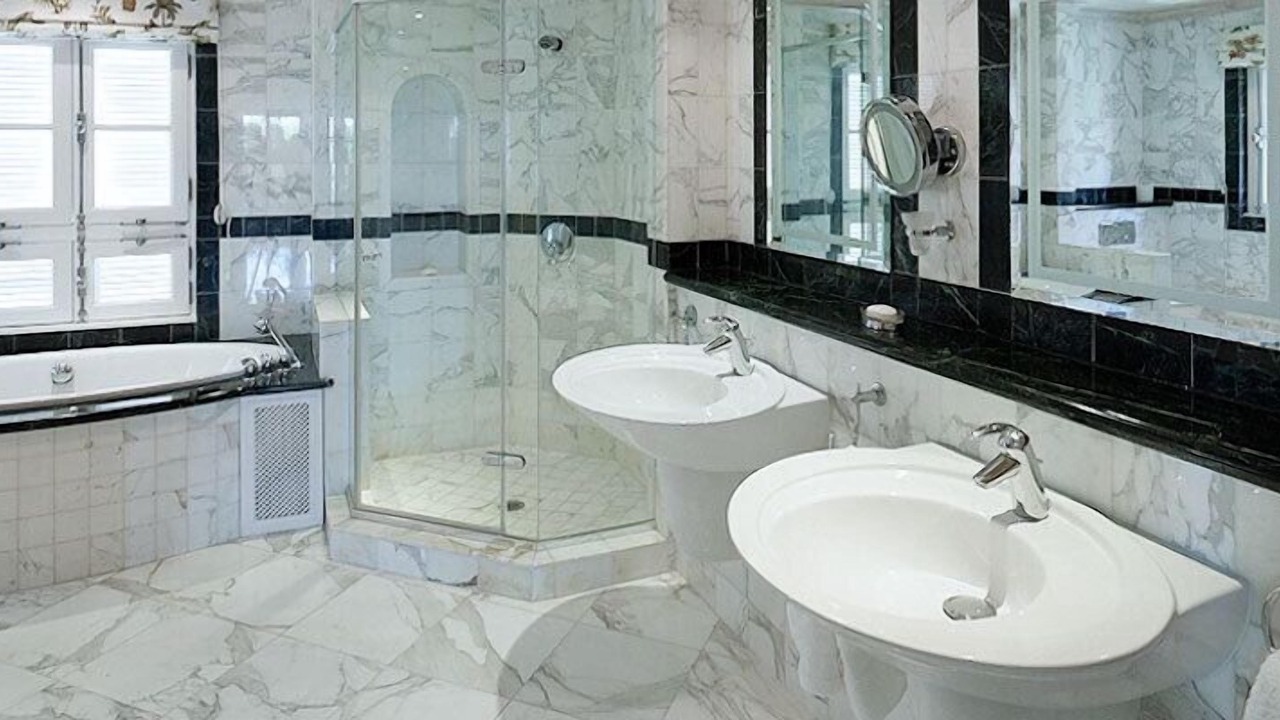 Photo of Bathroom in Schooner Bay