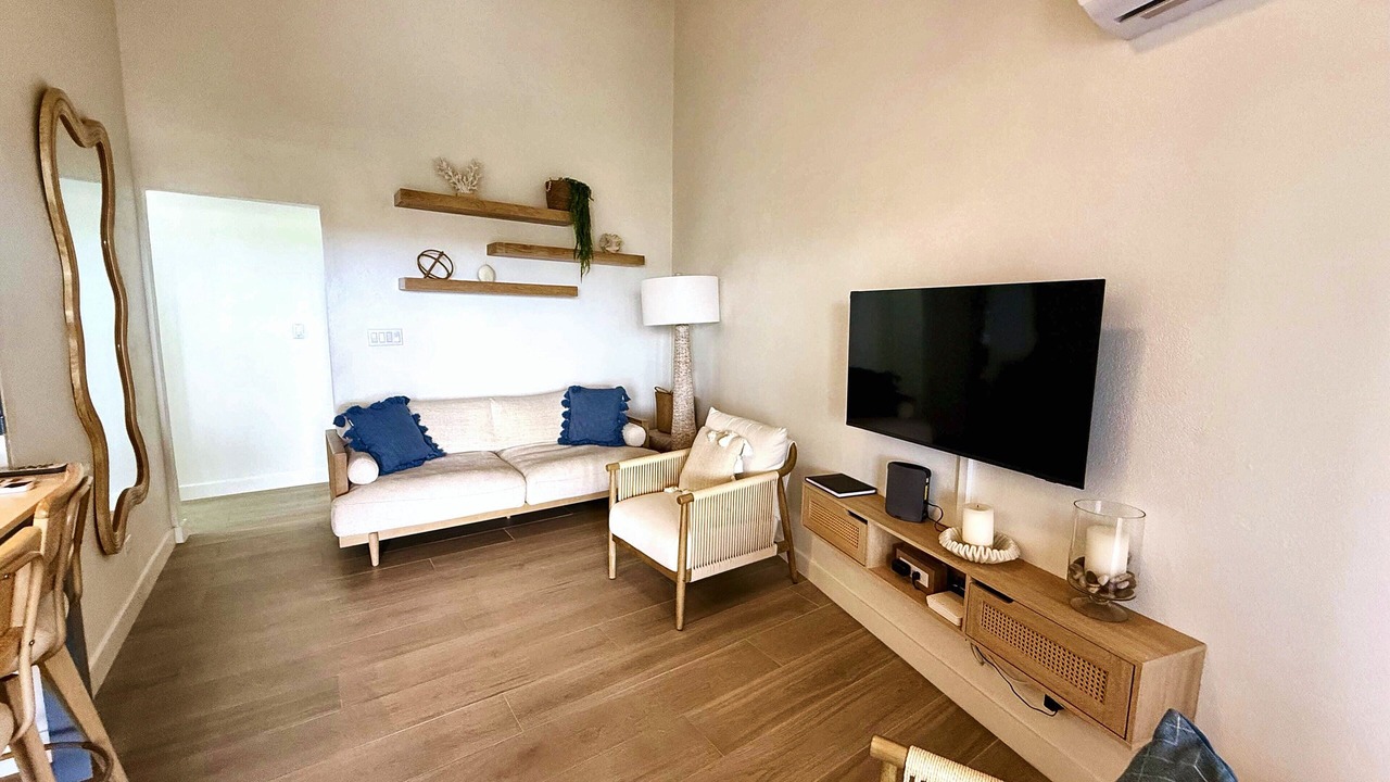 Photo of Livingroom in Weston