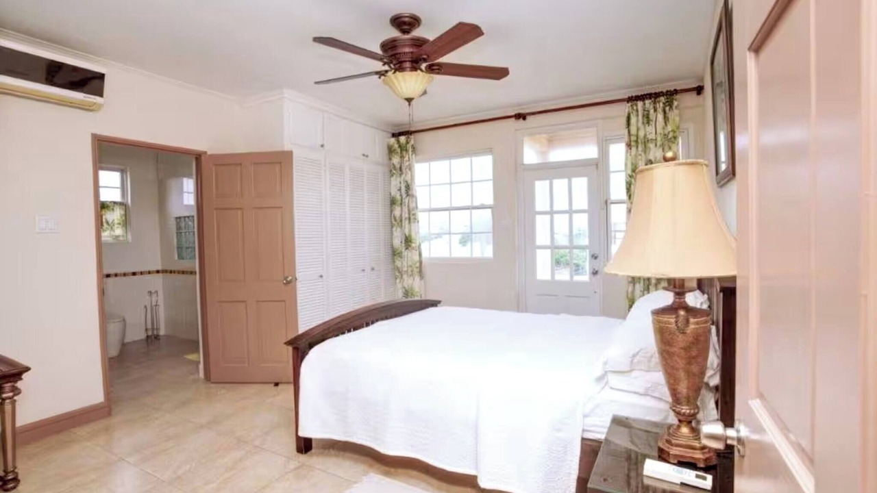 Photo of Bedroom in Oistins