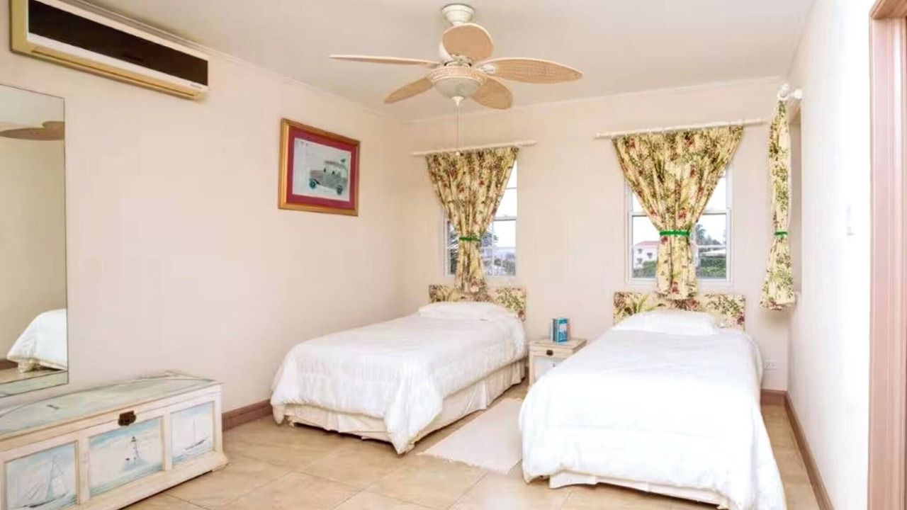 Photo of Bedroom in Oistins