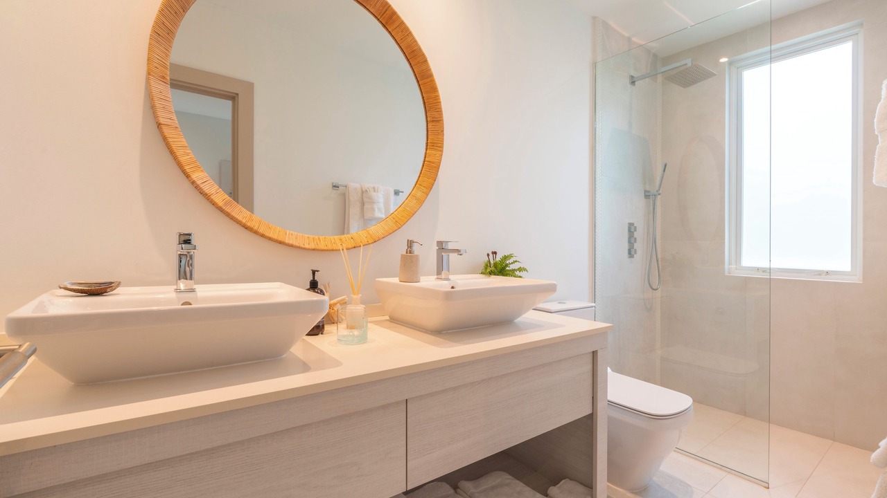 Photo of Bathroom in Porters